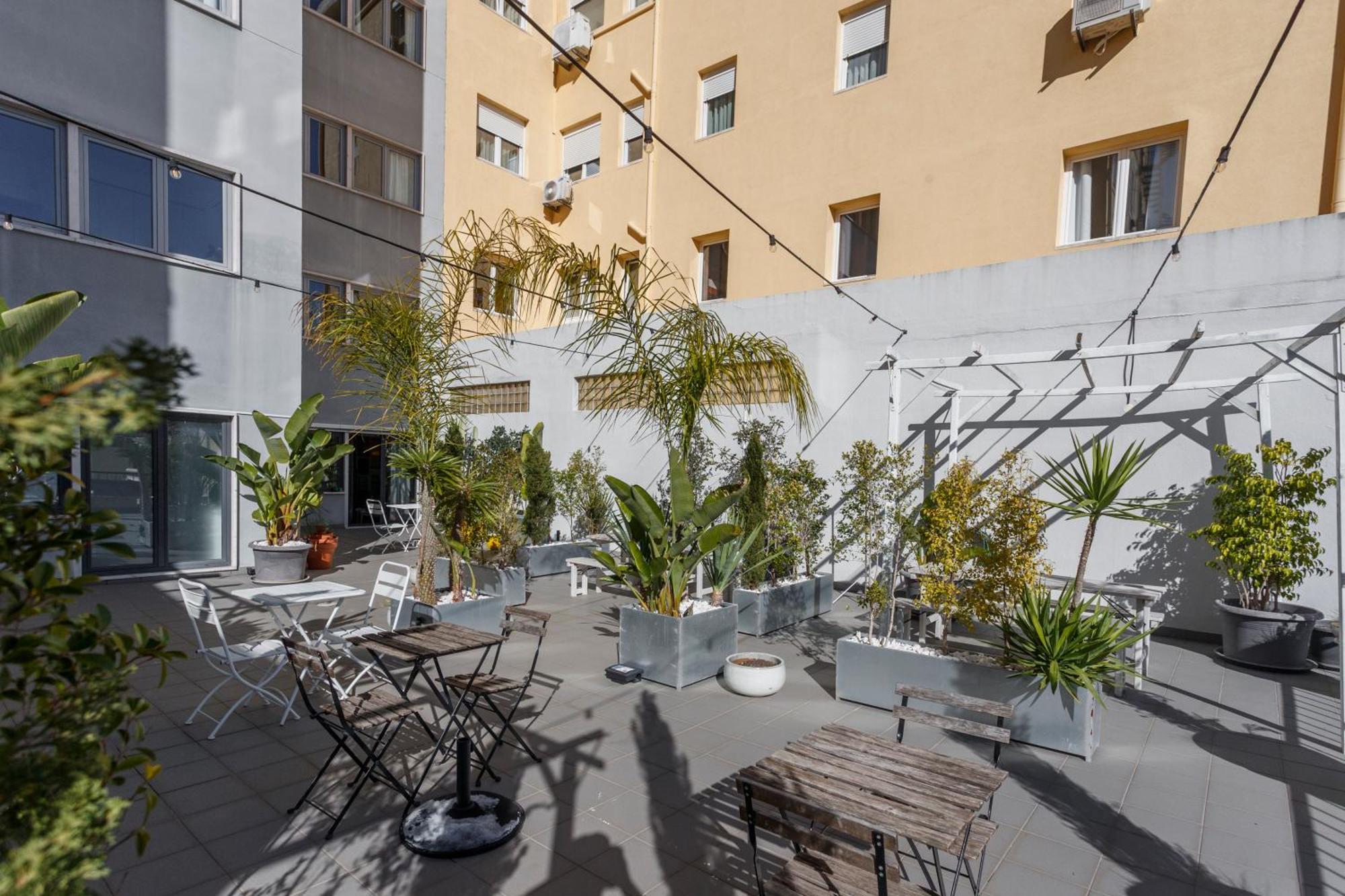 Red, Red Wine In Lisbon By Misha'S Place 3B 外观 照片