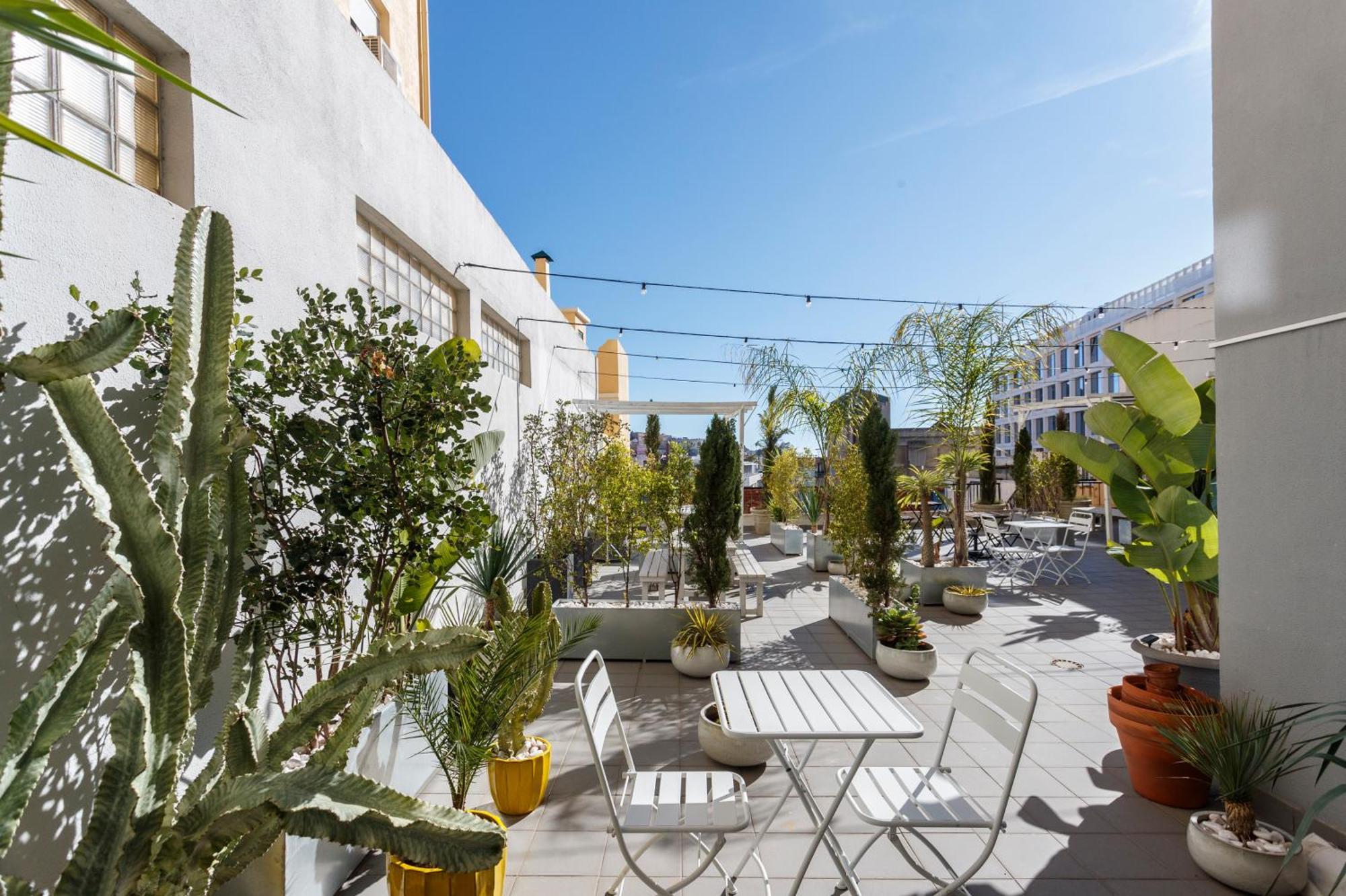 Red, Red Wine In Lisbon By Misha'S Place 3B 外观 照片